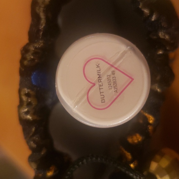 🛍3 FOR $20 DEAL! I❤Revolution Heartbreakers Concealer - In Buttermilk - Picture 3 of 7